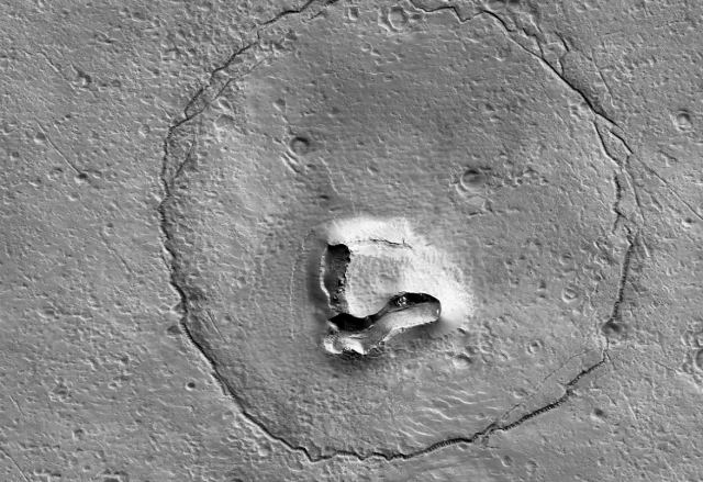 Μία «αρκούδα» στο διάστημα - Η viral φωτογραφία της NASA από την επιφάνεια του Άρη