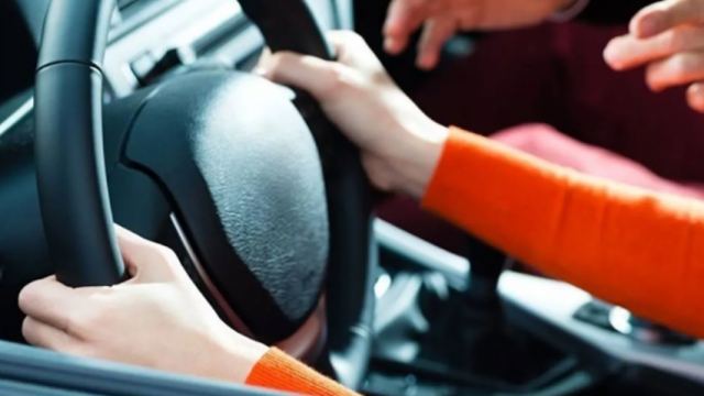 Τι αλλάζει στα διπλώματα οδήγησης - Εξετάσεις από τα 17