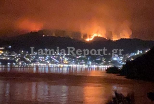 Μέχρι τις Λιβανάτες έφτασαν οι στάχτες από τη μεγάλη φωτιά στην Εύβοια - ΒΙΝΤΕΟ