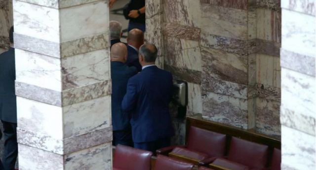 Κρατείται ο ανεξάρτητος βουλευτής Κωνσταντίνος Φλώρος – Στο αυτόφωρο με εντολή Τασούλα