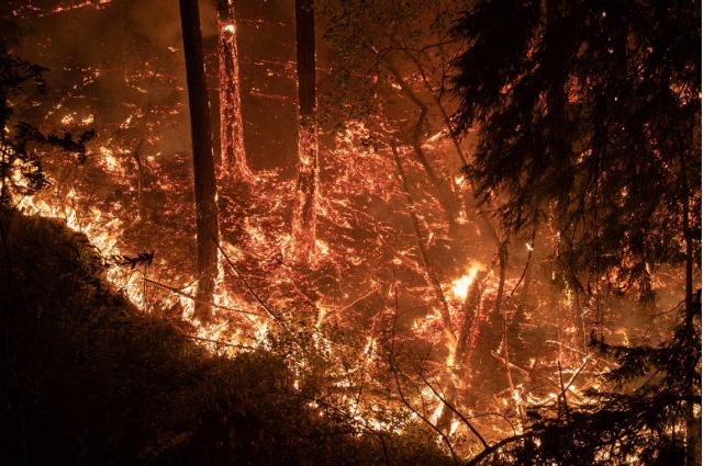Τρεις νεκροί από τις πυρκαγιές που κατακαίουν τη βόρεια Καλιφόρνια