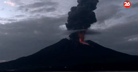 Ιαπωνία: Θεαματική έκρηξη ηφαιστείου - Εκτόξευσε τέφρα σε ύψος 5.000 μ. και βράχους (ΒΙΝΤΕΟ)