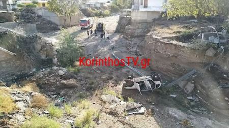 Κινέττα: Αυτοκίνητο έπεσε από κατεστραμμένη γέφυρα 12 μέτρων