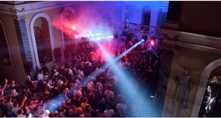 Σμύρνη: Δείτε βίντεο: «Συγγνώμη» από τον δήμαρχο μετά τον σάλο για το πάρτι μέσα σε ορθόδοξο ναό