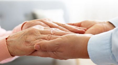 Έρευνα: Οι ηλικιωμένοι με συχνές κοινωνικές επαφές ζουν περισσότερο