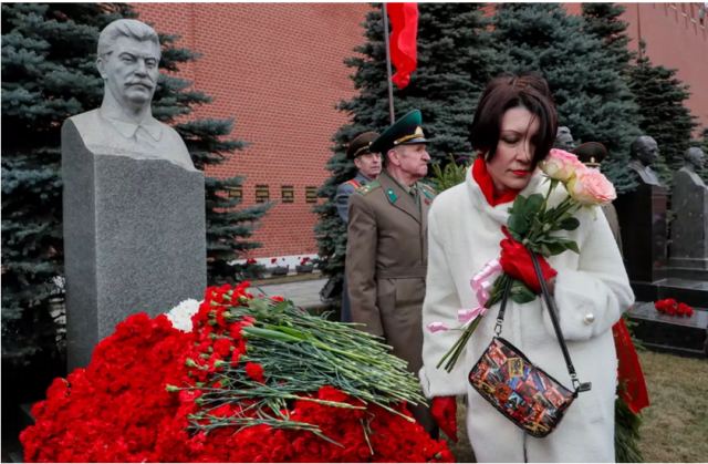 Ρωσία: Η «επιστρoφή» του Στάλιν – Έχουν τοποθετηθεί 110 μνημεία του στη χώρα και ο αριθμός τους αυξάνεται