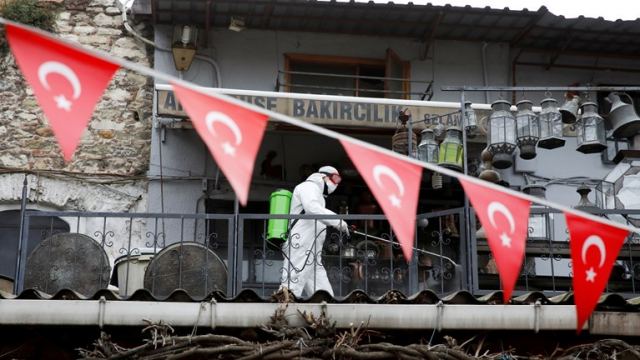 Στο έλεος του κορωνοϊού η Τουρκία: Ξεπέρασαν τους 2.000 οι νεκροί