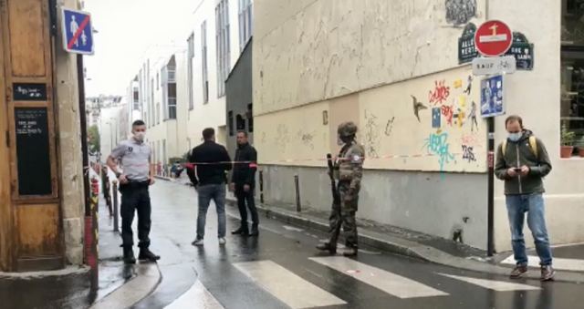 Επίθεση με μαχαίρι κοντά στα πρώην γραφεία του Charlie Hebdo! Τέσσερις τραυματίες