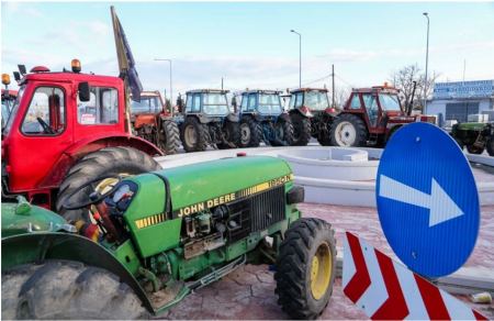 Οι αγρότες κλείνουν επ’ αόριστον από σήμερα την ΕΟ Θεσσαλονίκης-Μουδανιών