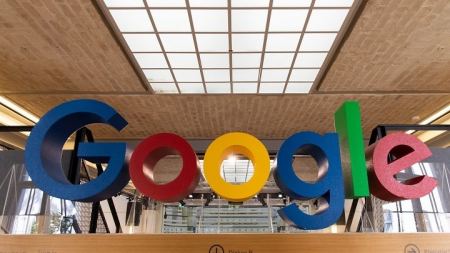 Η Ρωσία προειδοποιεί με επιβολή προστίμου Apple και Google αν δεν απομακρύνουν την εφαρμογή «Ναβάλνι»