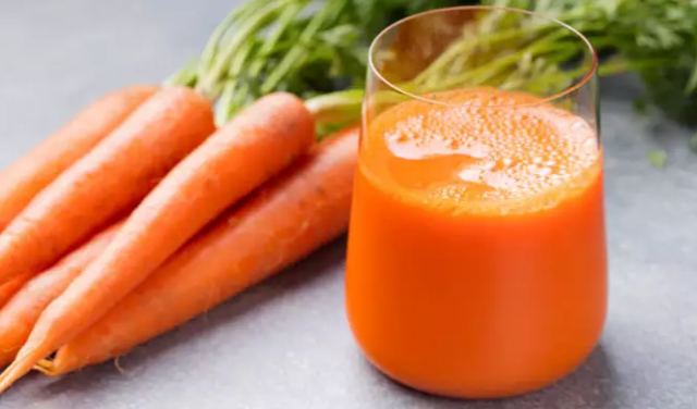 8 απίστευτα οφέλη που έχει ο χυμός καρότου