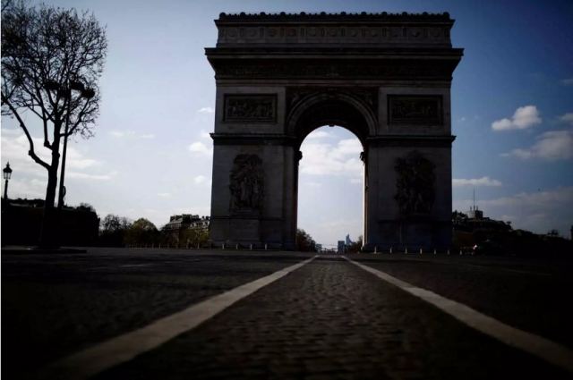 Συναγερμός στο Παρίσι! Εκκενώθηκε η Αψίδα του Θριάμβου μετά από απειλή για βόμβα