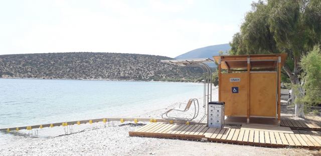 Δήμος Θηβαίων: Τοποθετήθηκαν σε τρεις παραλίες ράμπες πρόσβασης ΑΜΕΑ στη θάλασσα