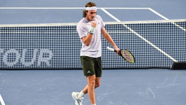 Απίστευτος Τσιτσιπάς: Παίζει τένις με ένα ...τηγάνι και &quot;προκαλεί&quot; Έλληνες αθλητές [βίντεο]