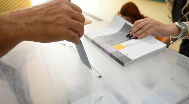 Αυτοδιοικητικές εκλογές 2023: Η πρώτη «κίτρινη κάρτα», οι ανατροπές και τα μηνύματα της κάλπης