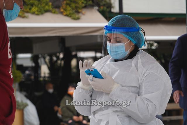 Λαμία: Ακόμη πέντε κρούσματα κορωνοϊού στα τεστ στην πλατεία Ελευθερίας