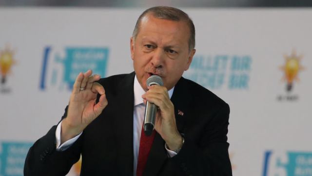 Ερντογάν: «Η επίθεση στην οικονομία μας είναι επίθεση στη σημαία μας»