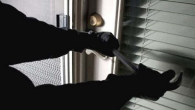 Νέα Σμύρνη: Στιγμές τρόμου για οικογένεια - Κλείδωσαν τους διαρρήκτες μέσα στο διαμέρισμα - ΒΙΝΤΕΟ