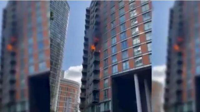 Μεγάλη φωτιά σε πολυώροφο κτίριο στο Λονδίνο – Ξύπνησαν μνήμες από το Γκρένφελ (vids)