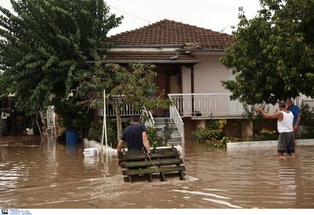 Εκκενώνονται Φαλάνη, Δασοχώρι και Κουλούρι στη Λάρισα - Πλημμύρες μέσα στην πόλη, φόβοι από την υπερχείλιση του Πηνειού