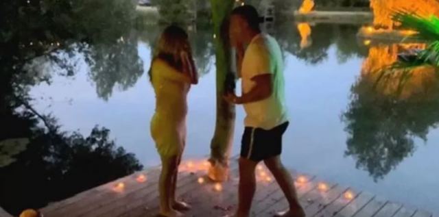 Viral βίντεο: Η ρομαντική πρόταση γάμου σε λίμνη που δεν μπορούσε να πάει πιο στραβά