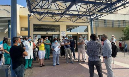 Κινητοποίηση εργαζομένων Πανεπιστημιακό Νοσοκομείο Λάρισας: «Διχάζουν τους υγειονομικούς με την υποχρεωτικότητα του εμβολιασμού»