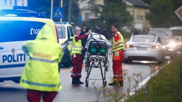 Η αστυνομία αντιμετωπίζει ως «απόπειρα τρομοκρατικής επίθεσης» τους πυροβολισμούς σε τζαμί του Όσλο