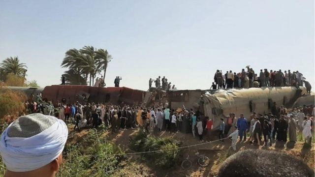 Αίγυπτος: Τουλάχιστον 11 νεκροί και 100 τραυματίες από εκτροχιασμό τρένου