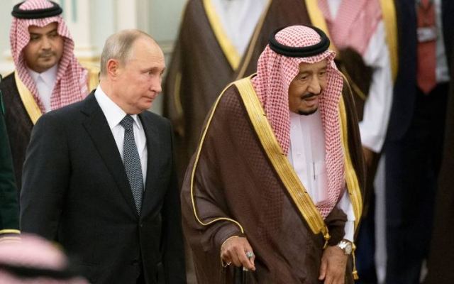 Στη Σαουδική Αραβία ο Πούτιν: Στο επίκεντρο η τιμή του πετρελαίου και η Συρία