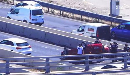 Δύο τροχαία στην Λεωφόρο Ποσειδώνος - Τούμπαραν αυτοκίνητα, παρασύρθηκε γυναίκα