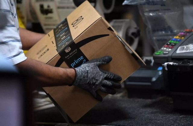 Η Amazon κάνει αυξήσεις και προσλήψεις λόγω κορωνοϊού