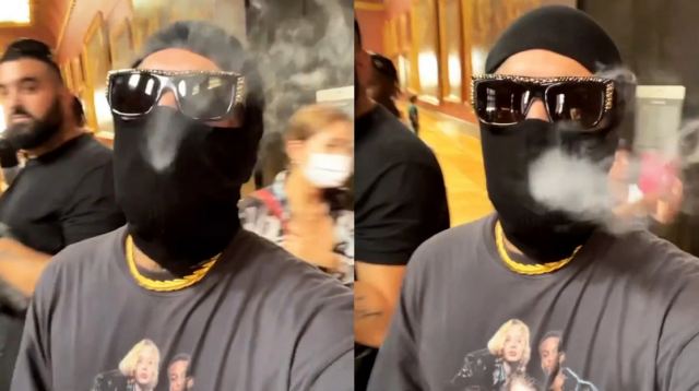 Snik: Καπνίζει μέσα στο Λούβρο με full face μάσκα - Δείτε το βίντεο