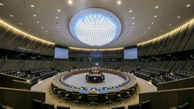 Le Figaro: Η εξέλιξη και το αβέβαιο μέλλον του ΝΑΤΟ