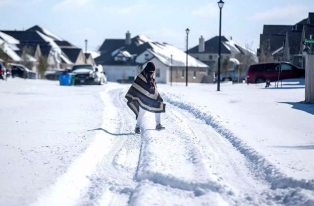 ΗΠΑ: 30 νεκροί από τον χιονιά - Ρεκόρ χαμηλών θερμοκρασιών στο Τέξας, εκατομμύρια χωρίς ρεύμα