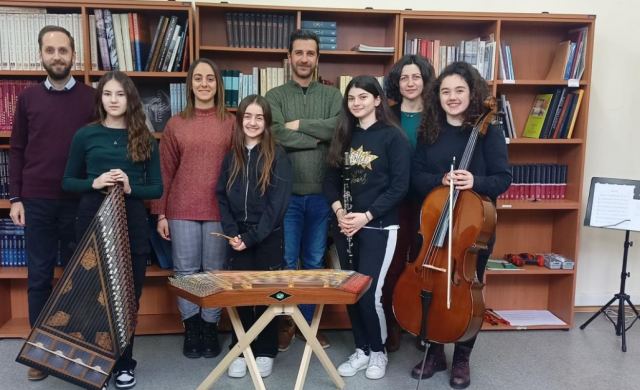 Μουσικό Σχολείο Λαμίας: Το &quot;Ευχαριστώ&quot; στα Ελληνικά Πετρέλαια για τη δωρεά μουσικών οργάνων