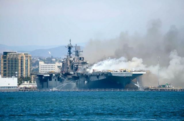 Καλιφόρνια: Έκρηξη σε πολεμικό πλοίο! Πολλοί τραυματίες – “Θα καίγεται για μέρες”