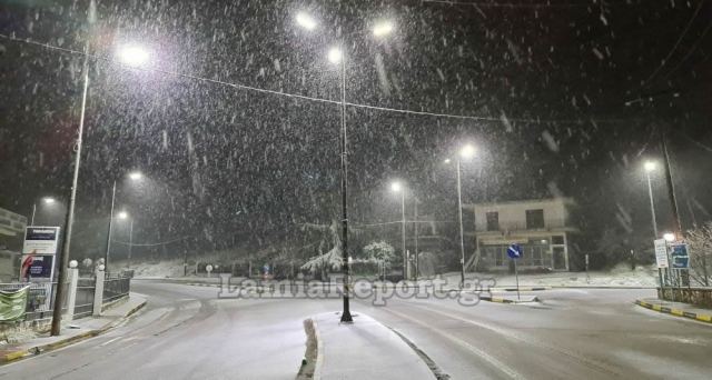 Οι πρώτες εικόνες από το χιόνι στη Λαμία (ΒΙΝΤΕΟ-ΦΩΤΟ)