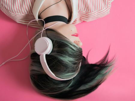 Δυνατή μουσική: Ένα δισεκατομμύριο νέοι άνθρωποι κινδυνεύουν από απώλεια ακοής