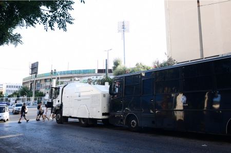 Τρεις συλλήψεις έξω από το γήπεδο της Λεωφόρου - Επιστράτευσαν ακόμα και την αύρα της ΕΛ.ΑΣ