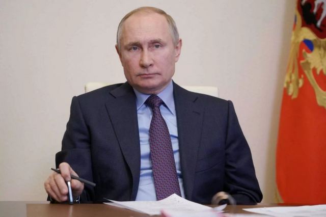 Ο Βλαντιμίρ έβαλε την υπογραφή για «ισόβια» Προεδρία του Πούτιν