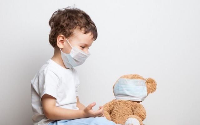 Κορωνοϊός: Τα παιδιά του δημοτικού έχουν μόλις το 1/16 του ιικού φορτίου των 80άρηδων