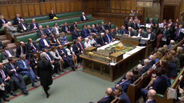 «Μυρίζει μπαρούτι» το βρετανικό κοινοβούλιο μετά το «χαστούκι» στον Τζόνσον