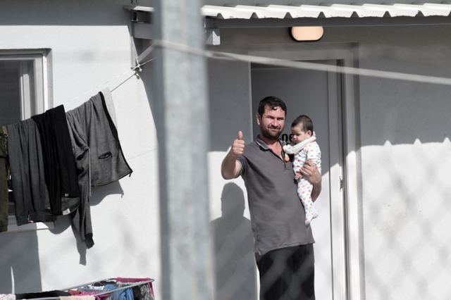 Αποσυμφόρηση: Μεταφέρονται στην ενδοχώρα 2.380 πρόσφυγες από τα νησιά