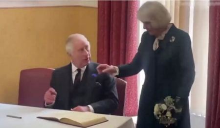 Ο βασιλιάς Κάρολος τρολάρει τον εαυτό του με τις πένες – Αστείο στιγμιότυπο με την Καμίλα στη Σκωτία