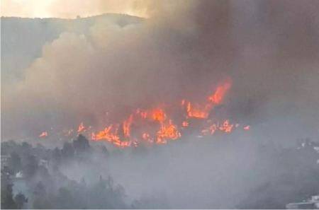 Ισπανία: Μεγάλη φωτιά στο νησί Λα Πάλμα - Κάηκαν σπίτια, απομακρύνθηκαν κάτοικοι