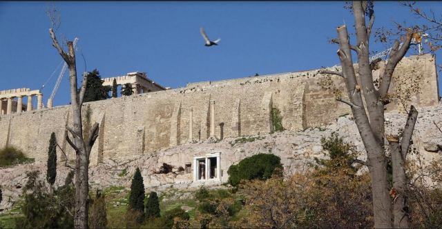 Ο κρυμμένος ναός της Παναγίας μέσα στον ιερό βράχο της Ακρόπολης