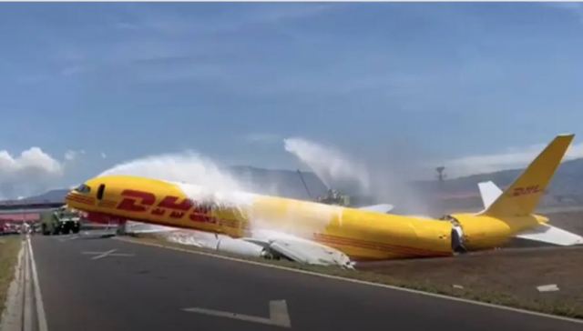 Κόστα Ρίκα: Αεροσκάφος cargo της DHL κόβεται στα δύο κατά τη διάρκεια κατεπείγουσας προσγείωσης - Δείτε βίντεο
