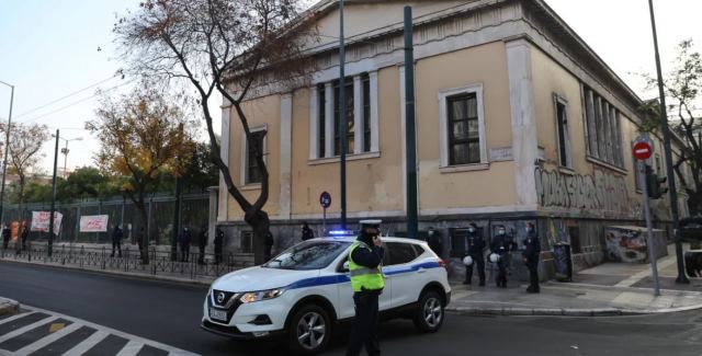 Πολυτεχνείο: Σε κλοιό 5.000 αστυνομικών - Drones και ελικόπτερα πάνω από την Αθήνα, κλείνουν δρόμοι και μετρό