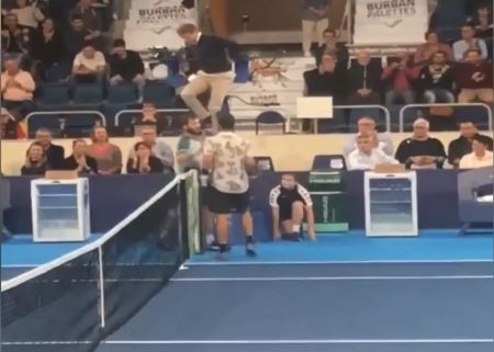 Χαμός σε αγώνα τένις: Αντρέεφ και Μουτέ πιάστηκαν στα χέρια