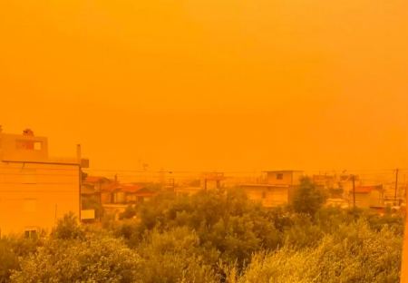 Η αφρικανική σκόνη «έπνιξε» Καλαμάτα και Ηλεία: Απόκοσμες εικόνες